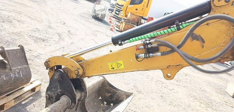 CATERPILLAR PELLE SUR CHENILLES 306-CR – DIESEL – 6,4 TONNES – 1715 HEURES – ANNEE 2021  CAT311