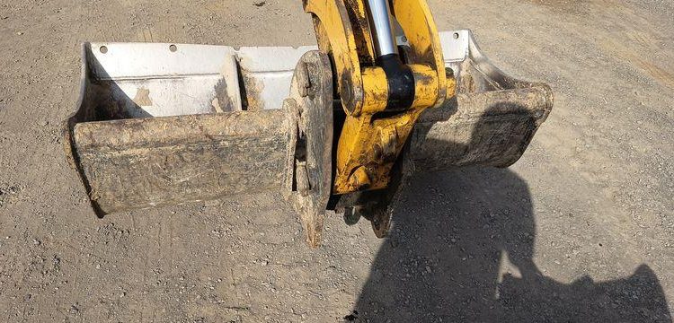CATERPILLAR PELLE SUR CHENILLES 306-CR – DIESEL – 6,4 TONNES – 1715 HEURES – ANNEE 2021  CAT311