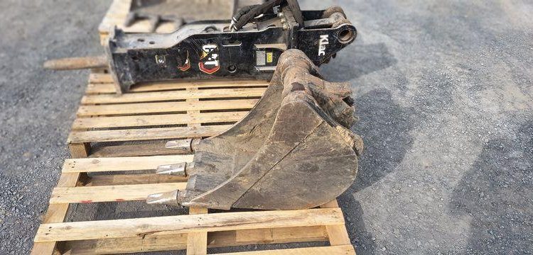 CATERPILLAR PELLE SUR CHENILLES 306-CR – DIESEL – 6,4 TONNES – 1715 HEURES – ANNEE 2021  CAT311