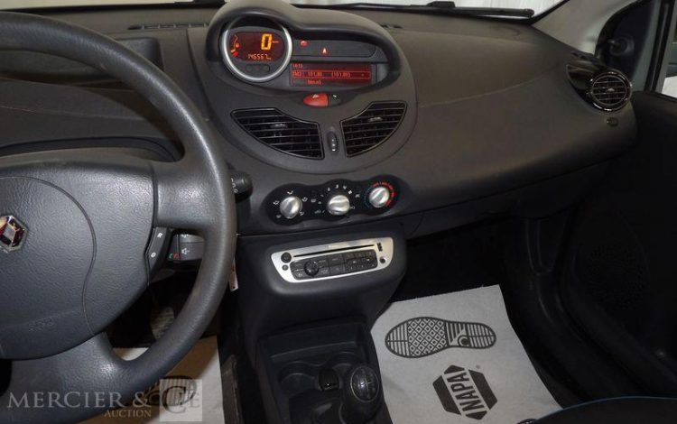 RENAULT TWINGO II DCI  CH-985-CZ