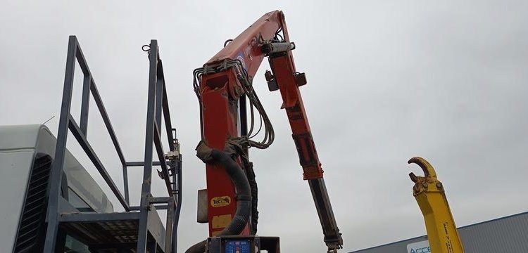 RENAULT PREMIUM LANDER 380 DXI 6X2 AVEC GRUE HMF ET BRAS AMPLIROLL MARREL – 239076 KMS BLANC CT-994-DY
