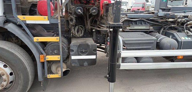 RENAULT PREMIUM LANDER 380 DXI 6X2 AVEC GRUE HMF ET BRAS AMPLIROLL MARREL – 239076 KMS BLANC CT-994-DY