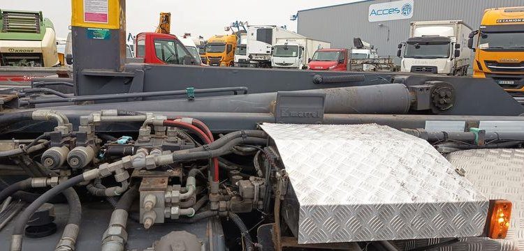 RENAULT PREMIUM LANDER 380 DXI 6X2 AVEC GRUE HMF ET BRAS AMPLIROLL MARREL – 239076 KMS BLANC CT-994-DY