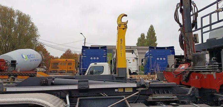 RENAULT PREMIUM LANDER 380 DXI 6X2 AVEC GRUE HMF ET BRAS AMPLIROLL MARREL – 239076 KMS BLANC CT-994-DY