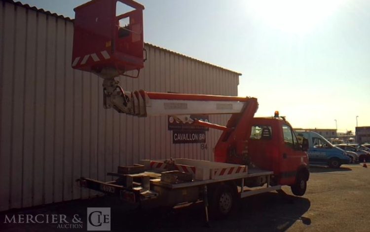 IVECO 35S AVEC NACELLE 20M  DC-572-JW