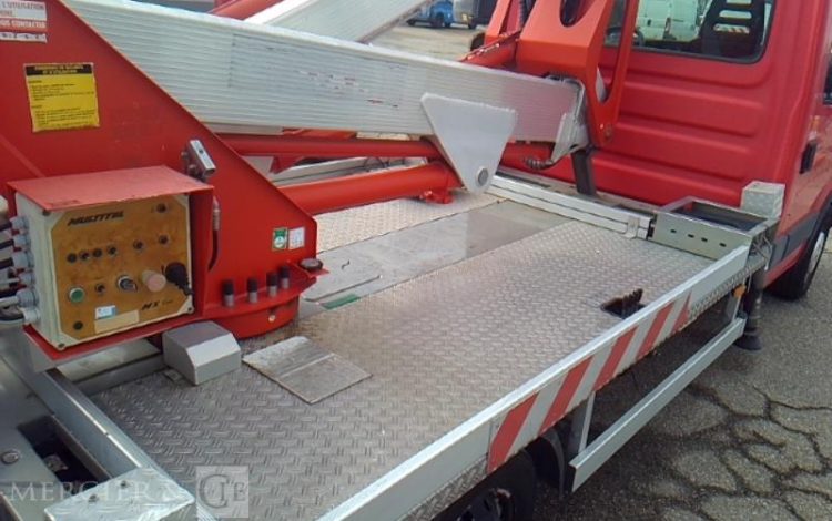 IVECO MX170 – NACELLE 16M SUR VL LEGER  DD-653-AF