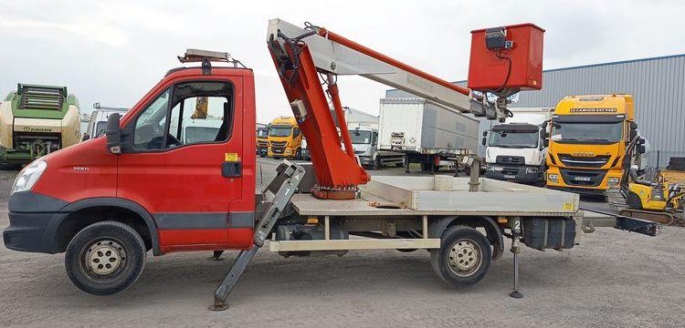 IVECO 35S AVEC NACELLE 16M  – NON ROULANT -TREUIL  DD-705-AF