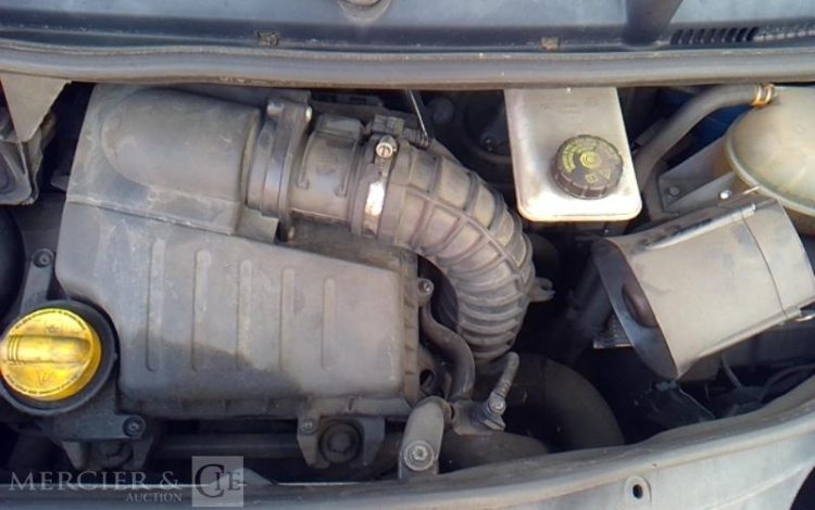 RENAULT TRAFIC II  DL-423-VG
