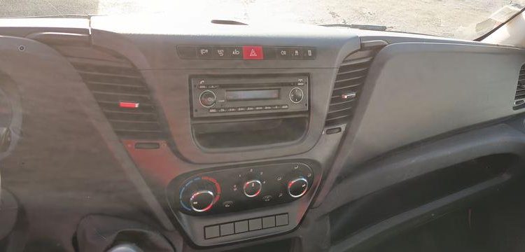 IVECO 35C13.6- CAMION BENNE SIMPLE CAB – COFFRE
  DM-283-TL