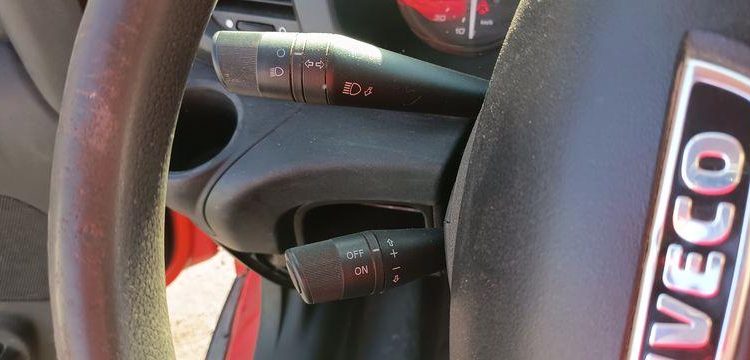 IVECO 35C13.6- CAMION BENNE SIMPLE CAB – COFFRE
  DM-283-TL