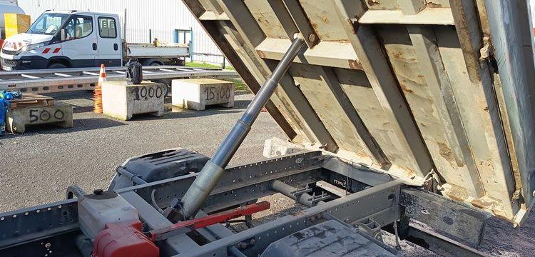 IVECO 35C13.6- CAMION BENNE SIMPLE CAB – COFFRE
  DM-283-TL