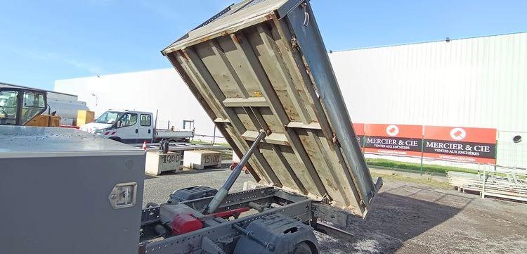 IVECO 35C13.6- CAMION BENNE SIMPLE CAB – COFFRE
  DM-283-TL