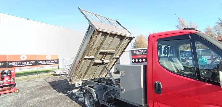 IVECO 35C13.6- CAMION BENNE SIMPLE CAB – COFFRE
  DM-283-TL