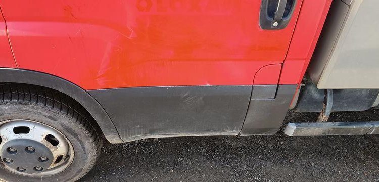 IVECO 35C13.6- CAMION BENNE SIMPLE CAB – COFFRE
  DM-283-TL