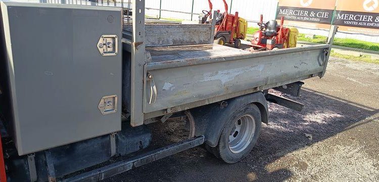 IVECO 35C13.6- CAMION BENNE SIMPLE CAB – COFFRE
  DM-283-TL