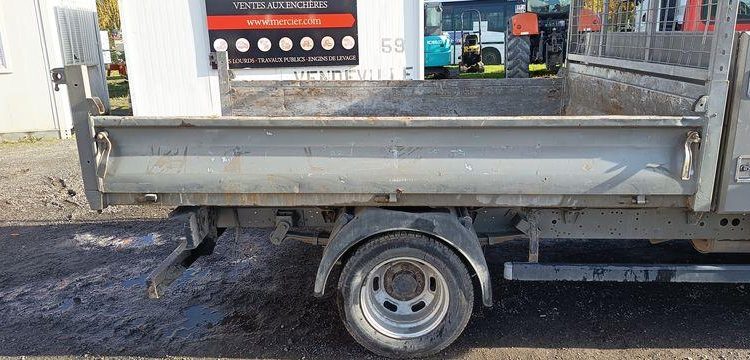 IVECO 35C13.6- CAMION BENNE SIMPLE CAB – COFFRE
  DM-283-TL