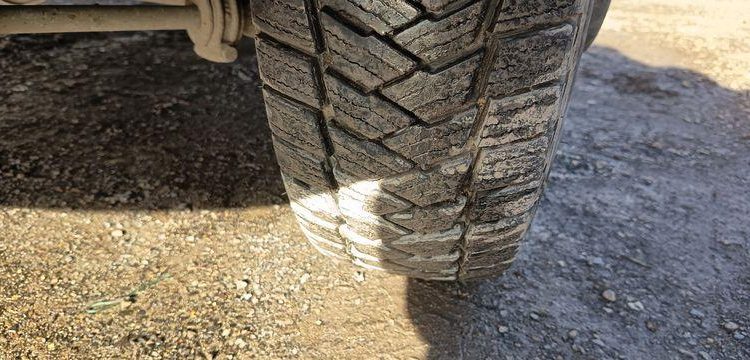 IVECO 35C13.6- CAMION BENNE SIMPLE CAB – COFFRE
  DM-283-TL