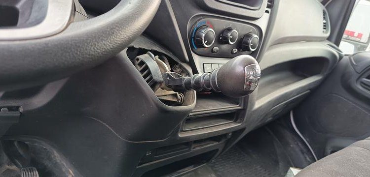 IVECO 35C13D CC – CAMION BENNE DOUBLE CAB  DS-325-CE