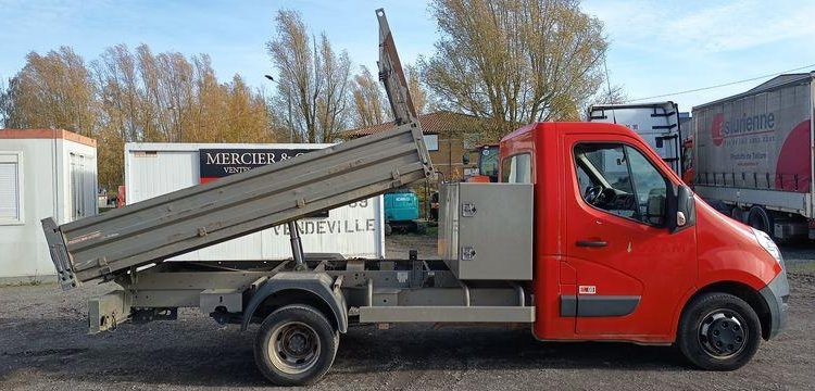 RENAULT MASTER DCI135 – CAMION BENNE SIMPLE CAB – COFFRE
  EB-447-TN