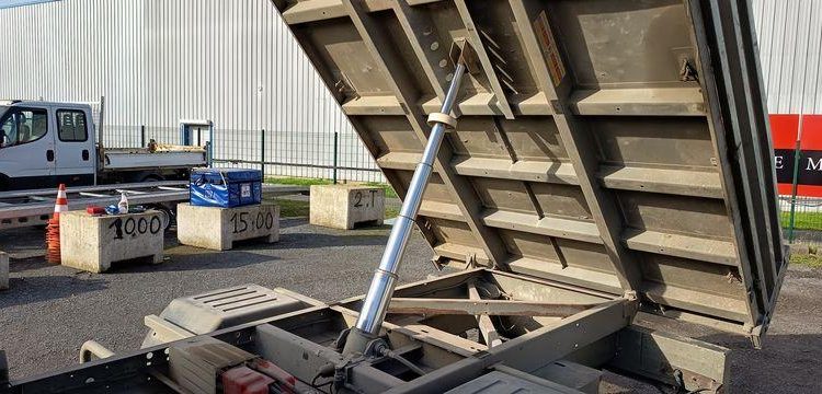 RENAULT MASTER DCI135 – CAMION BENNE SIMPLE CAB – COFFRE
  EB-447-TN