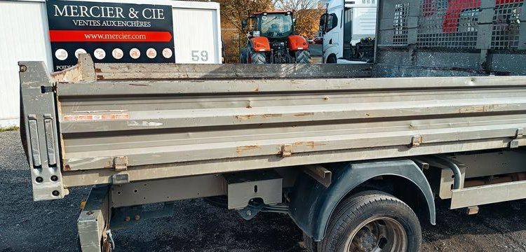 RENAULT MASTER DCI135 – CAMION BENNE SIMPLE CAB – COFFRE
  EB-447-TN