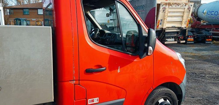 RENAULT MASTER DCI135 – CAMION BENNE SIMPLE CAB – COFFRE
  EB-447-TN