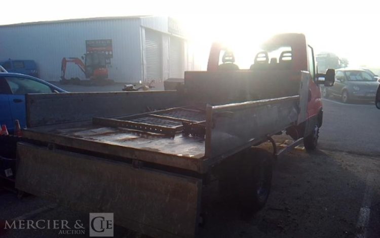 IVECO 35C13 – CAMION BENNE SIMPLE CAB – COFFRE  EB-485-DQ