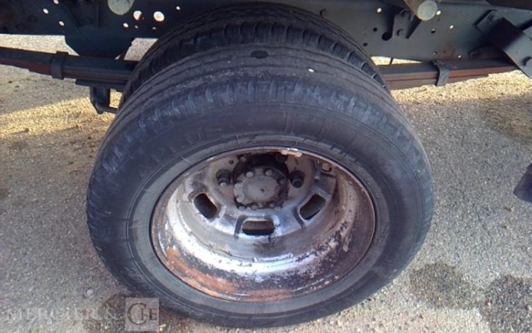 IVECO 35C13 – CAMION BENNE SIMPLE CAB – COFFRE  EB-485-DQ