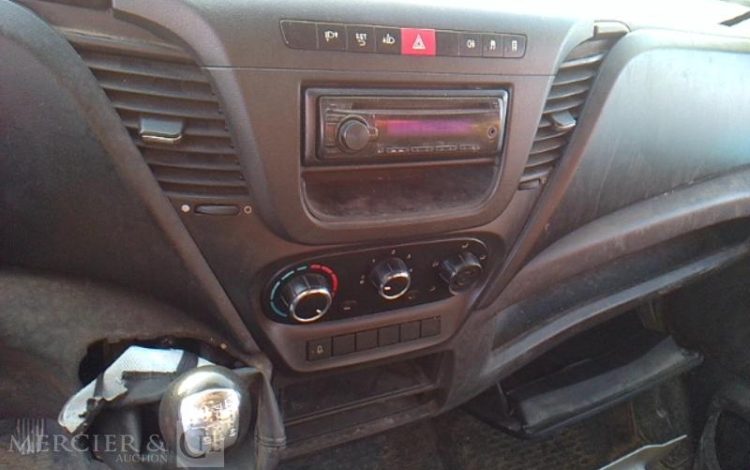 IVECO 35C13 – CAMION BENNE SIMPLE CAB – COFFRE  EB-485-DQ