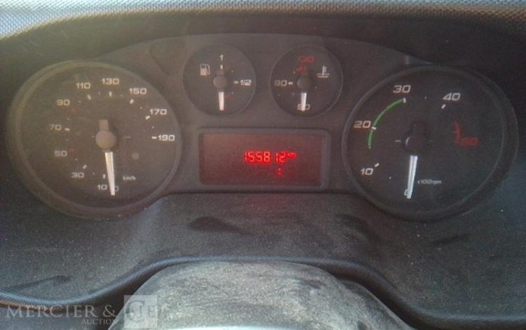 IVECO 35C13 – CAMION BENNE SIMPLE CAB – COFFRE  EB-485-DQ