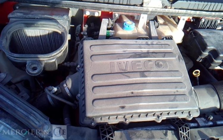 IVECO 35C13 – CAMION BENNE SIMPLE CAB – COFFRE  EB-485-DQ