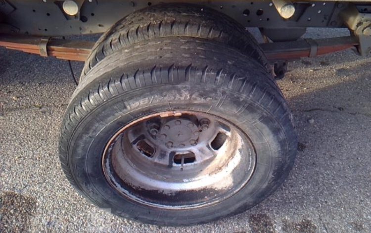 IVECO 35C13 – CAMION BENNE SIMPLE CAB – COFFRE  EB-485-DQ