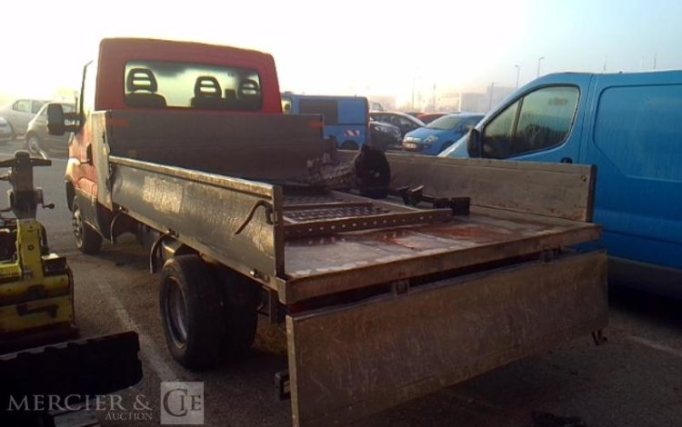 IVECO 35C13 – CAMION BENNE SIMPLE CAB – COFFRE  EB-485-DQ