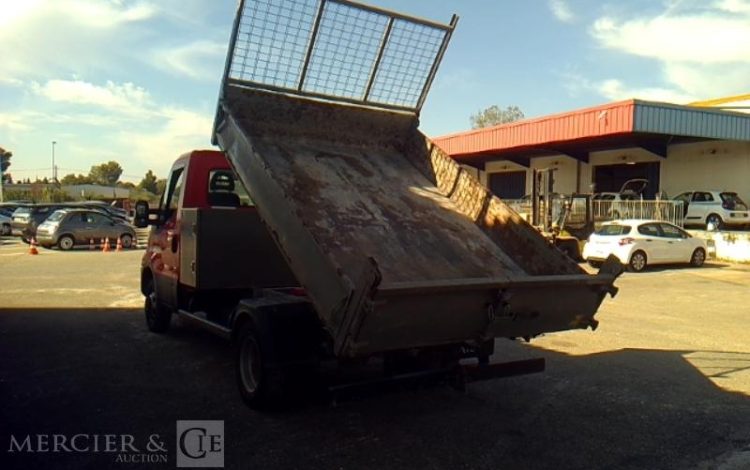 IVECO 35C13  BENNE SIMPLE CAB COFFRE  EB-977-AW