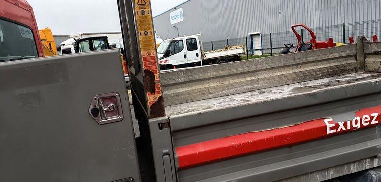 RENAULT MASTER BENNE SIMPLE CAB- COFFRE ROUGE ED-254-FX