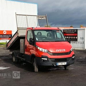 IVECO 35C13 – CAMION BENNE SIMPLE CAB – COFFRE ROUGE EF-202-TL