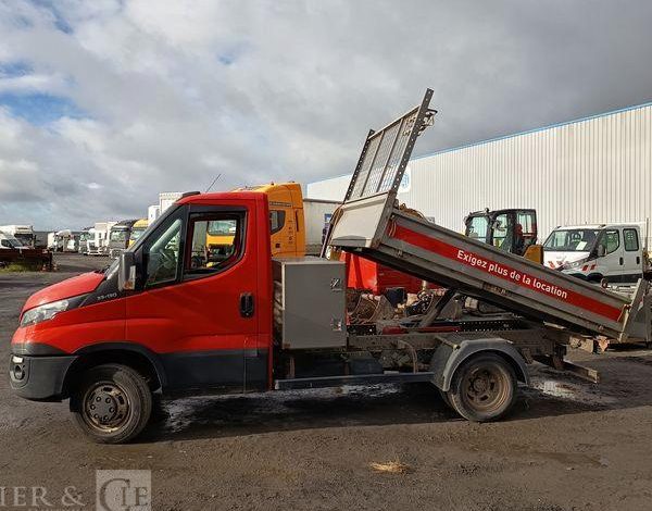 IVECO 35C13 – CAMION BENNE SIMPLE CAB – COFFRE ROUGE EF-202-TL