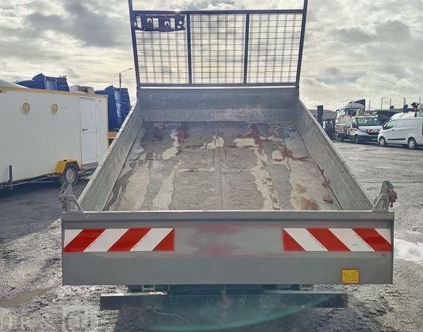 IVECO 35C13 – CAMION BENNE SIMPLE CAB – COFFRE ROUGE EF-202-TL