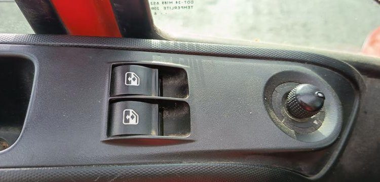 IVECO 35C13 – CAMION BENNE SIMPLE CAB – COFFRE ROUGE EF-202-TL