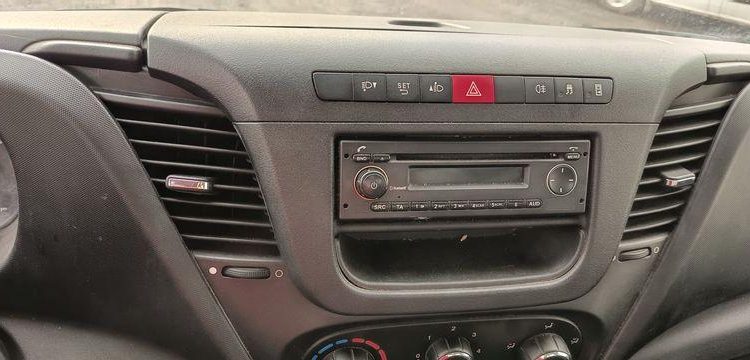 IVECO 35C13 – CAMION BENNE SIMPLE CAB – COFFRE ROUGE EF-202-TL