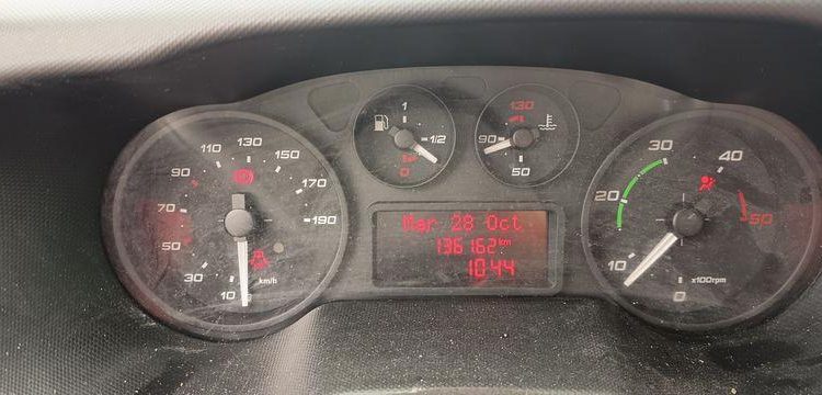 IVECO 35C13 – CAMION BENNE SIMPLE CAB – COFFRE ROUGE EF-202-TL