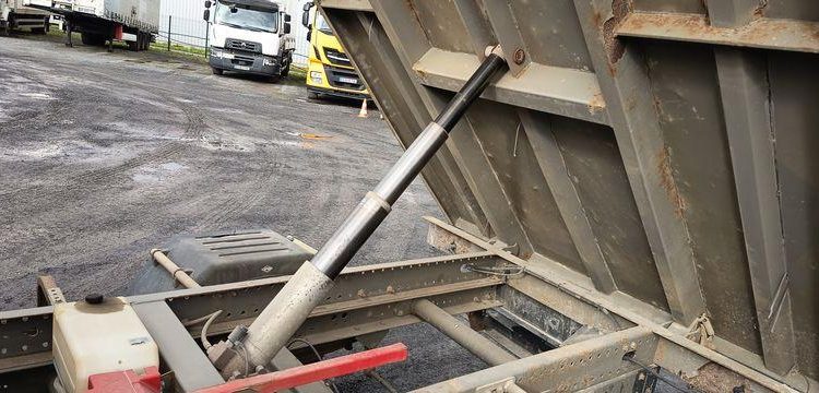 IVECO 35C13 – CAMION BENNE SIMPLE CAB – COFFRE ROUGE EF-202-TL