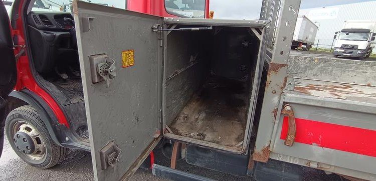 IVECO 35C13 – CAMION BENNE SIMPLE CAB – COFFRE ROUGE EF-202-TL