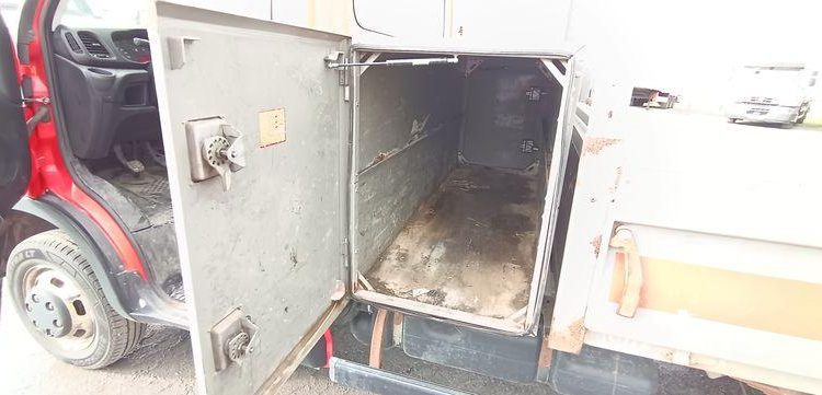 IVECO 35C13 – CAMION BENNE SIMPLE CAB – COFFRE ROUGE EF-202-TL