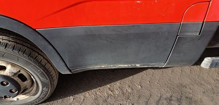 IVECO 35C13 – CAMION BENNE SIMPLE CAB – COFFRE ROUGE EF-202-TL