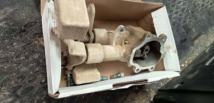 IVECO 35C13 – CAMION BENNE SIMPLE CAB – COFFRE ROUGE EF-202-TL