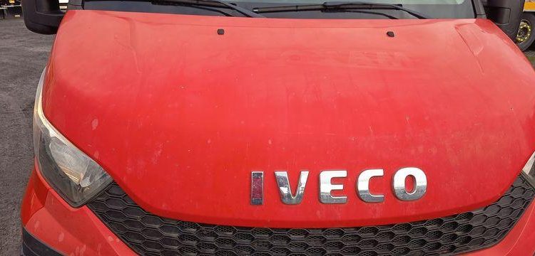 IVECO 35C13 – CAMION BENNE SIMPLE CAB – COFFRE ROUGE EF-202-TL