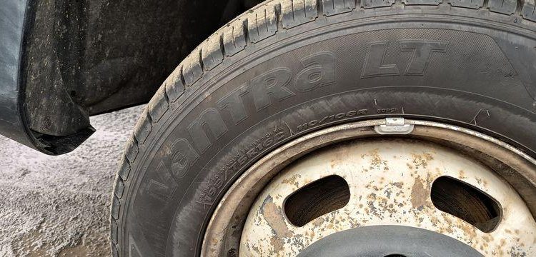 IVECO 35C13 – CAMION BENNE SIMPLE CAB – COFFRE ROUGE EF-202-TL