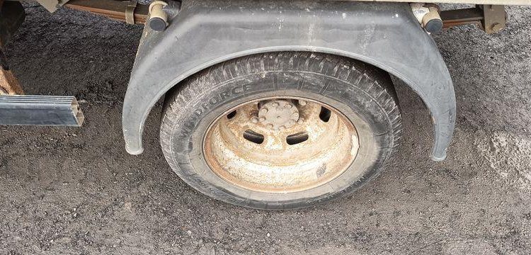 IVECO 35C13 – CAMION BENNE SIMPLE CAB – COFFRE ROUGE EF-202-TL