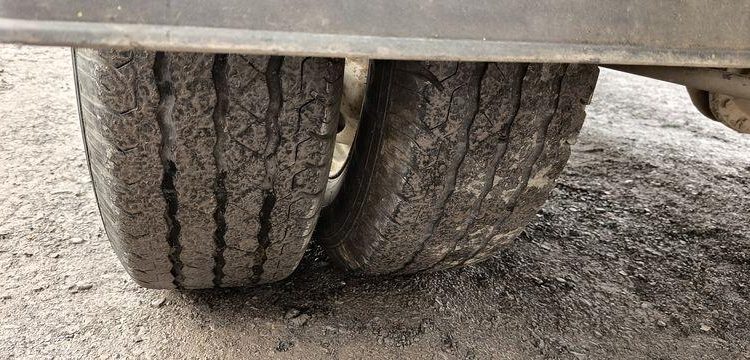 IVECO 35C13 – CAMION BENNE SIMPLE CAB – COFFRE ROUGE EF-202-TL